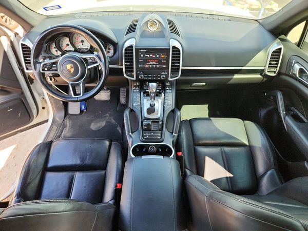2017 PORSCHE CAYENNE