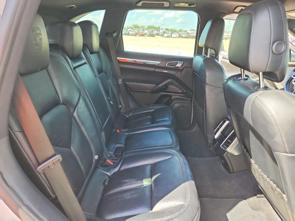 2017 PORSCHE CAYENNE