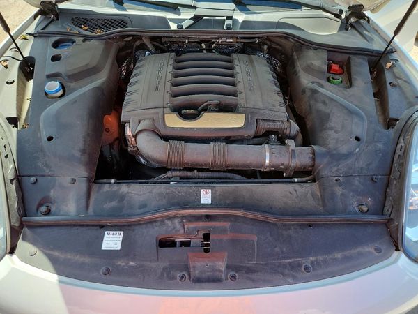 2017 PORSCHE CAYENNE