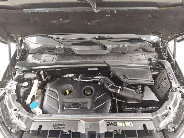 2017 LAND ROVER DISCOVERY SE — Engine bay