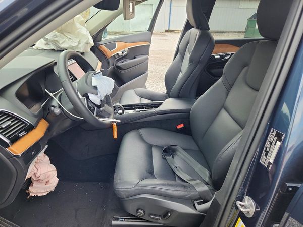 2025 VOLVO XC90