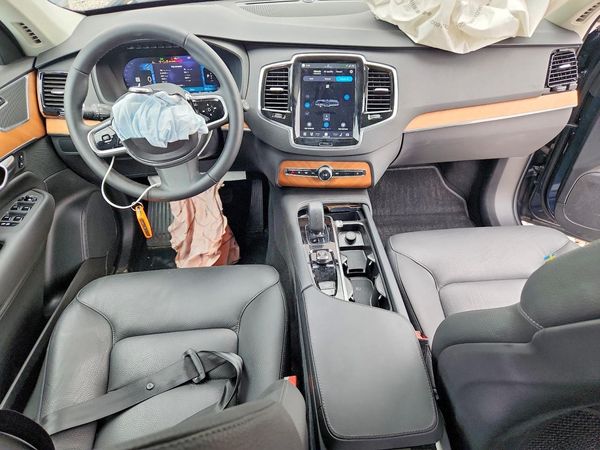 2025 VOLVO XC90