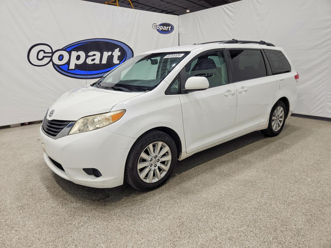 2012 TOYOTA SIENNA