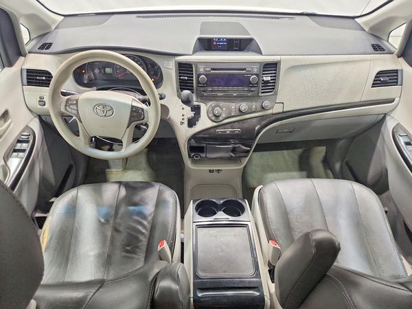 2012 TOYOTA SIENNA