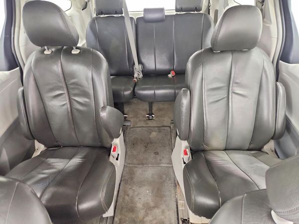 2012 TOYOTA SIENNA