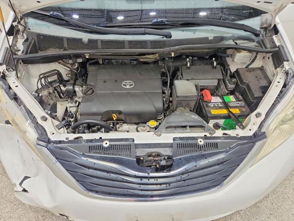 2012 TOYOTA SIENNA