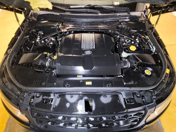 2015 LAND ROVER RANGEROVER — Engine bay