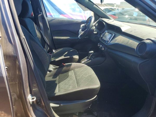 2019 NISSAN KICKS — DENT