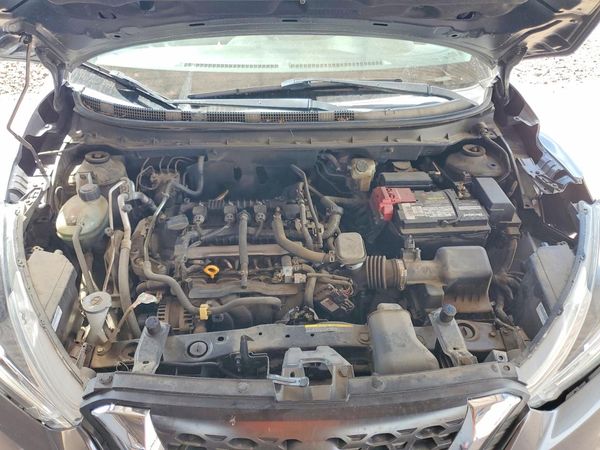 2019 NISSAN KICKS — Engine bay