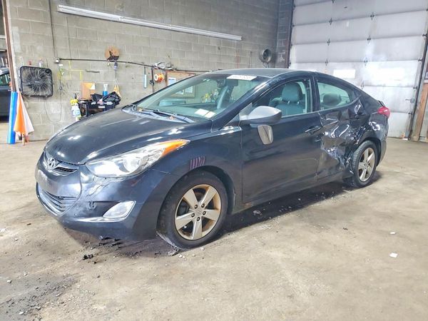 2013 HYUNDAI ELANTRA — Front 3/4