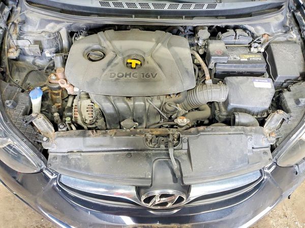 2013 HYUNDAI ELANTRA — Engine bay