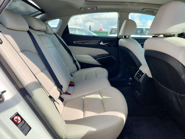 2019 KIA CADENZA