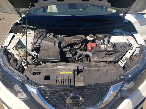 2020 NISSAN ROGUE — Engine bay