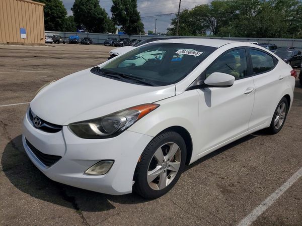 2012 HYUNDAI ELANTRA GLS(Middle grade) — Front 3/4