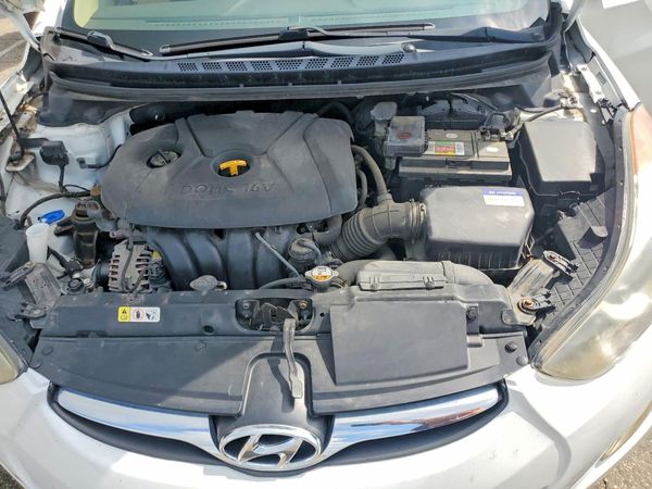 2012 HYUNDAI ELANTRA GLS(Middle grade) — Engine bay