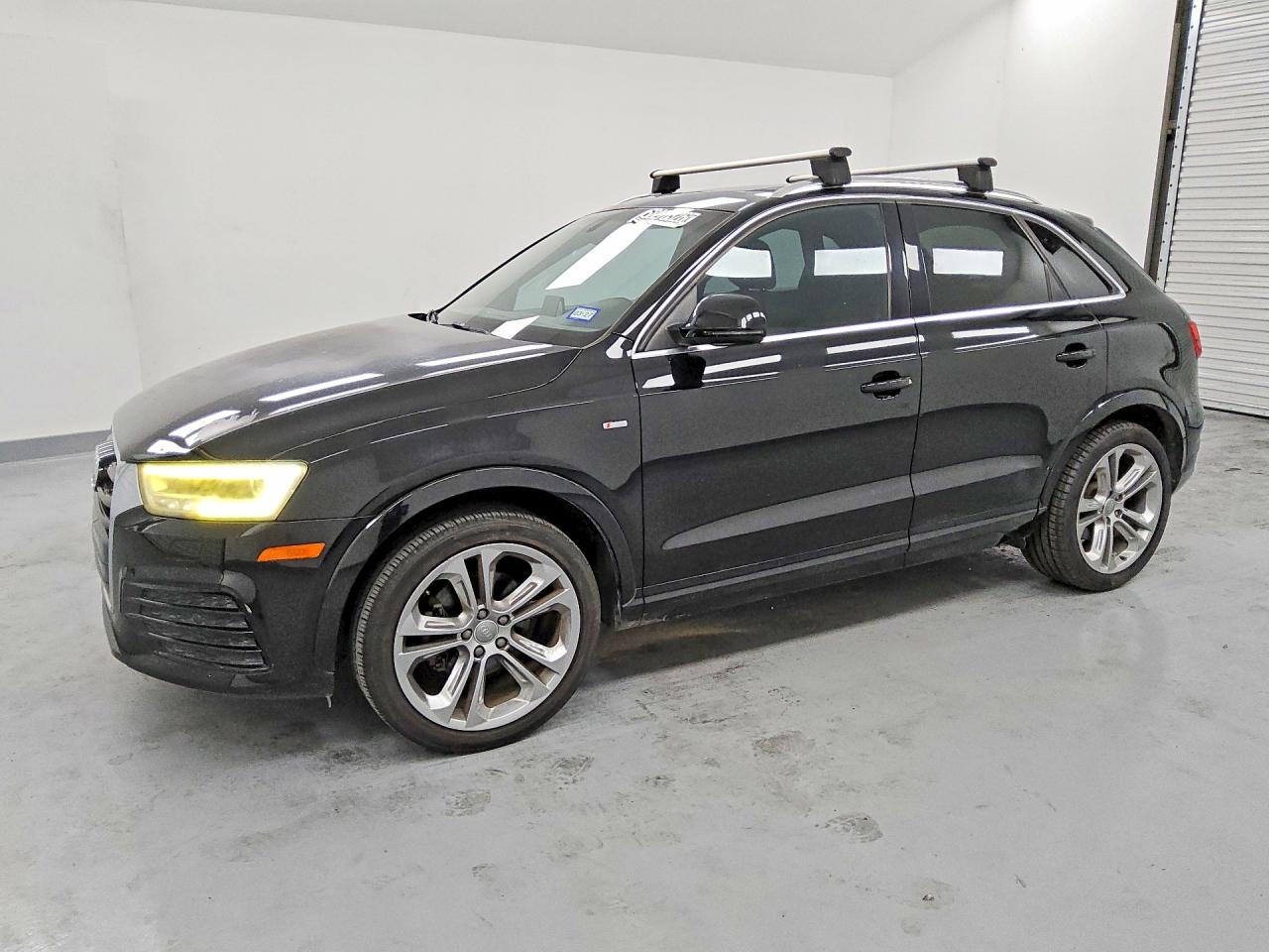 2017 AUDI Q3 quattro Prestige — Front 3/4