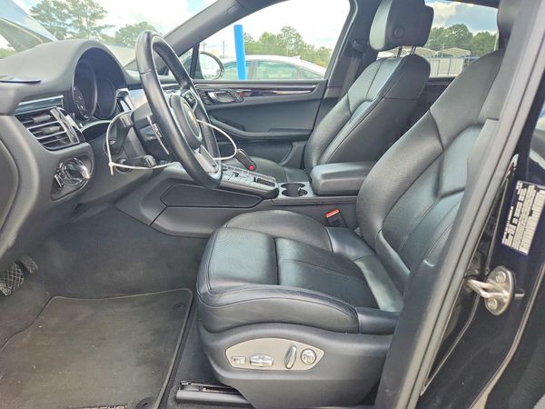 2020 PORSCHE MACAN