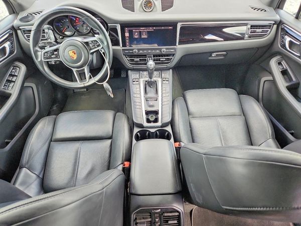 2020 PORSCHE MACAN