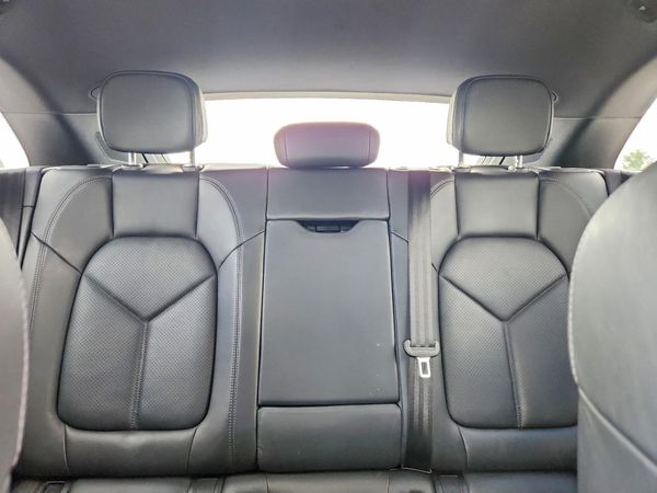 2020 PORSCHE MACAN