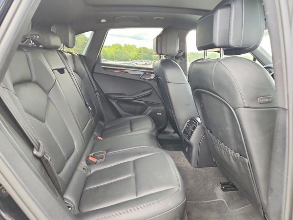 2020 PORSCHE MACAN