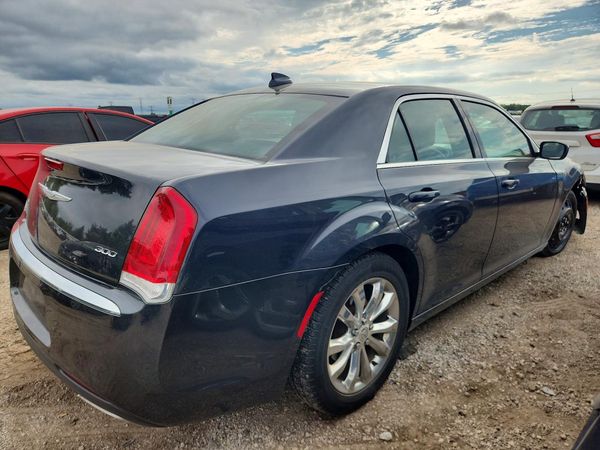 2016 CHRYSLER 300