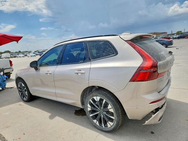 2026 VOLVO XC60 Plus Dark