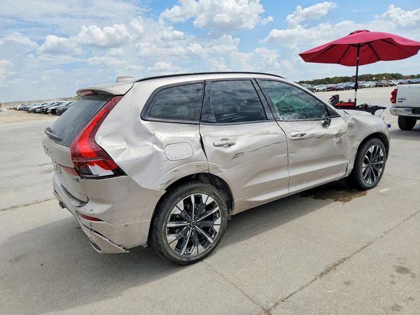 2026 VOLVO XC60 Plus Dark