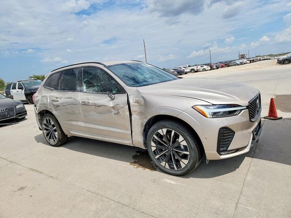 2026 VOLVO XC60 Plus Dark