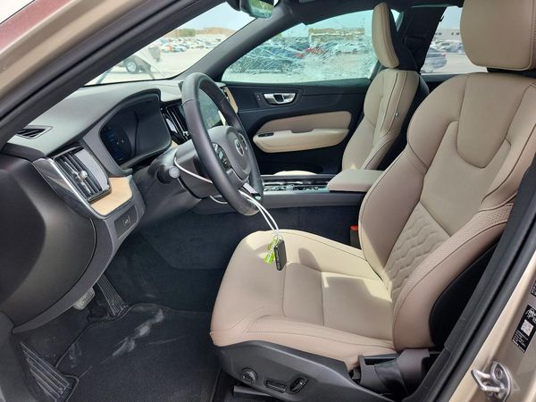 2026 VOLVO XC60 Plus Dark