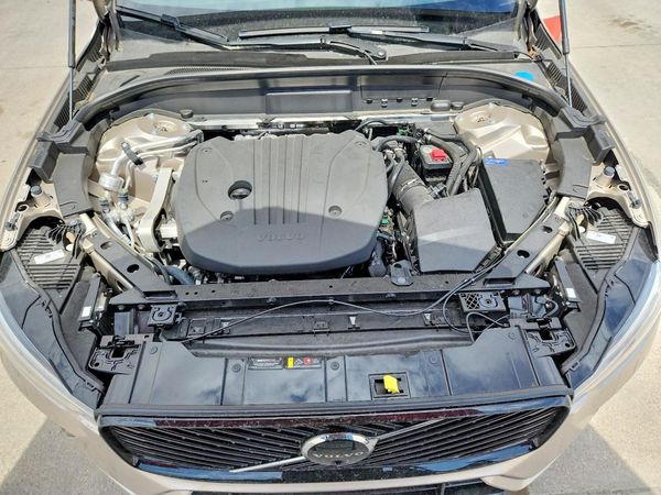 2026 VOLVO XC60 Plus Dark