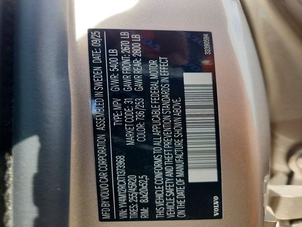 2026 VOLVO XC60 Plus Dark