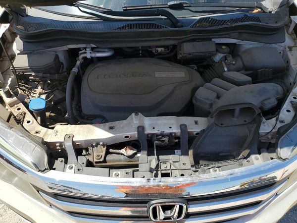 2016 HONDA PILOT EXL — Engine bay