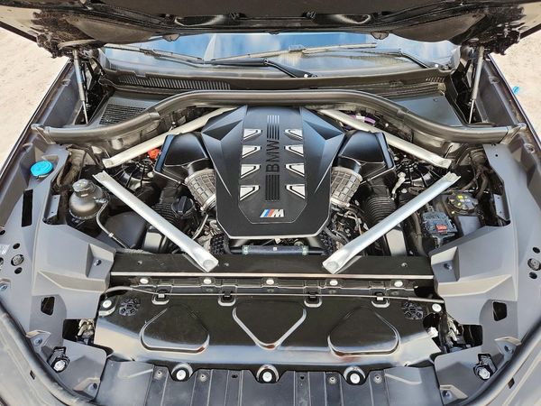 2026 BMW X5 M60i — Engine bay