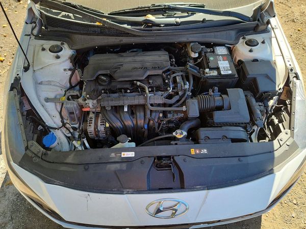 2021 HYUNDAI ELANTRA Blue — Engine bay