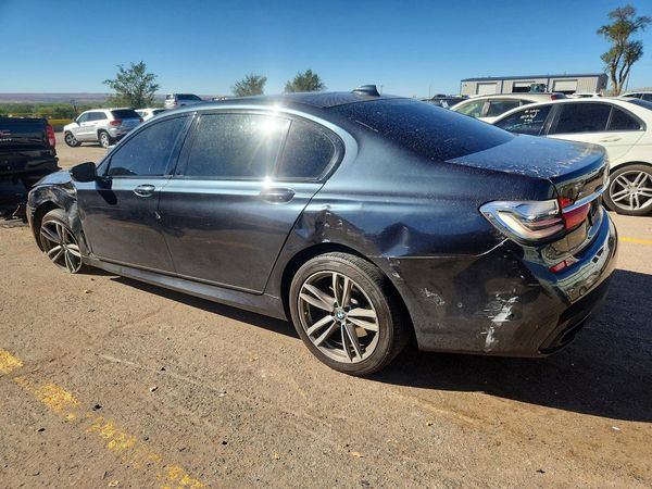 2016 BMW 750