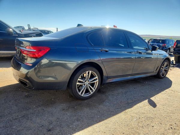 2016 BMW 750
