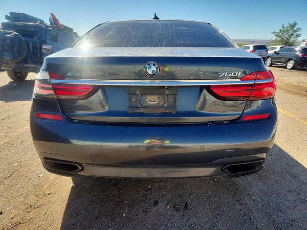 2016 BMW 750