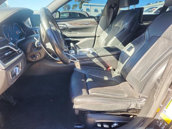 2016 BMW 750