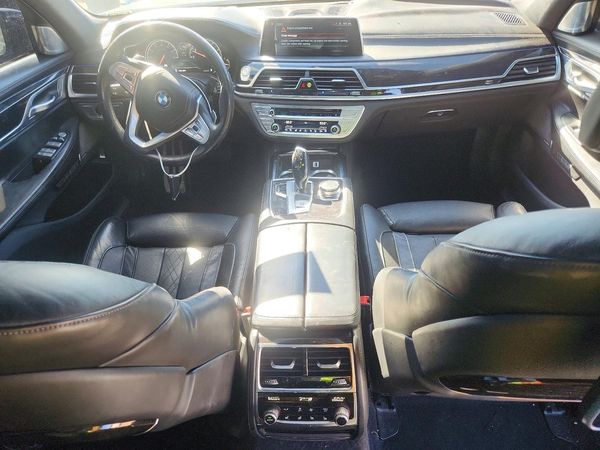 2016 BMW 750
