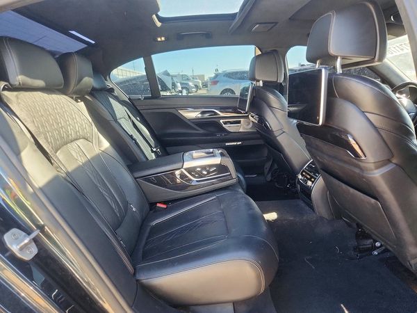 2016 BMW 750