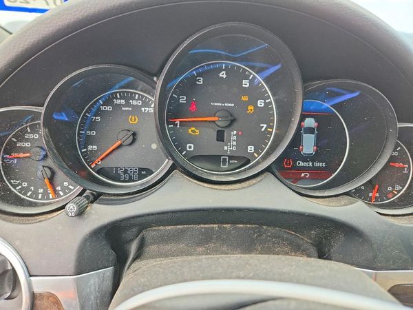 2016 PORSCHE CAYENNE