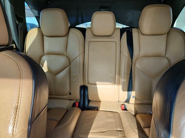 2016 PORSCHE CAYENNE