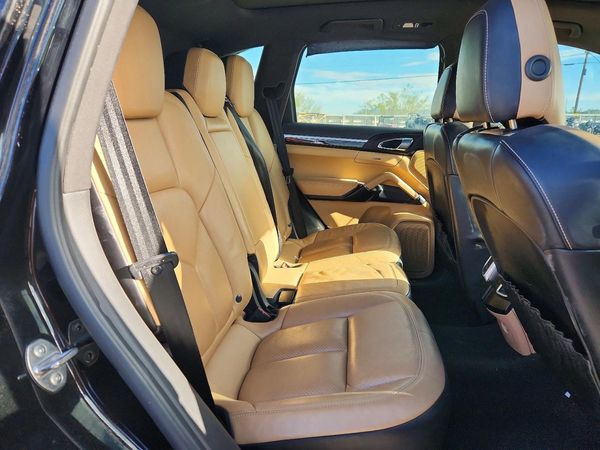 2016 PORSCHE CAYENNE