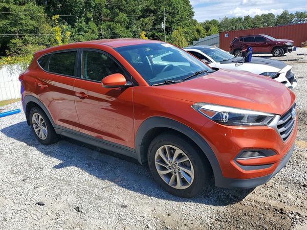 2017 HYUNDAI TUCSON SE (no options) — Passenger 3/4