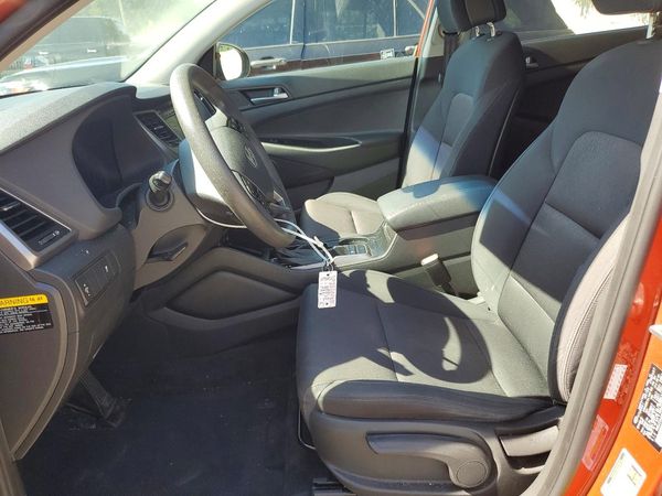 2017 HYUNDAI TUCSON SE (no options) — DENT