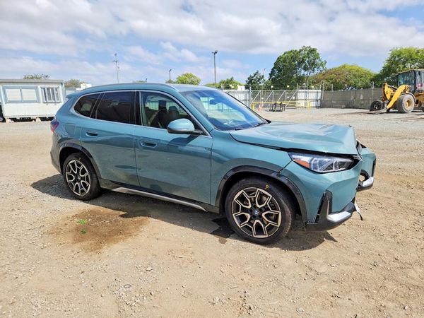 2025 BMW X1 xDrive28i — Passenger 3/4