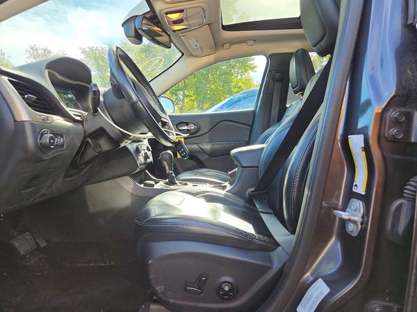 2016 JEEP CHEROKEE Limited — DENT