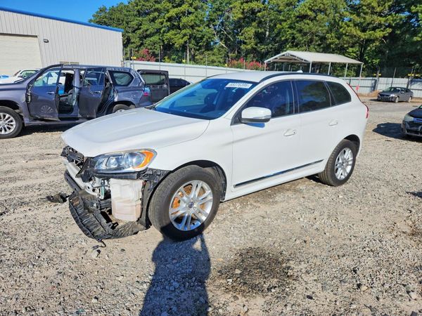 2015 VOLVO XC60 Base (non R design)