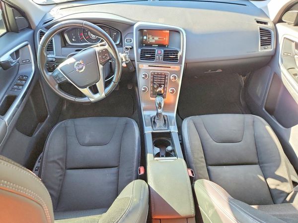 2015 VOLVO XC60 Base (non R design)