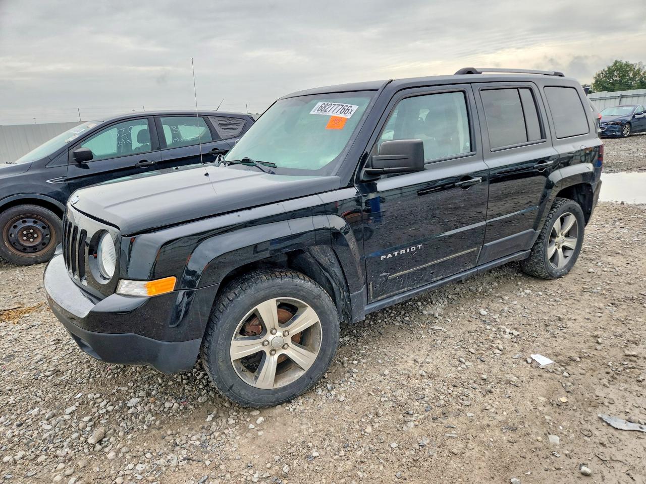 2016 JEEP PATRIOT Latitude — Front 3/4
